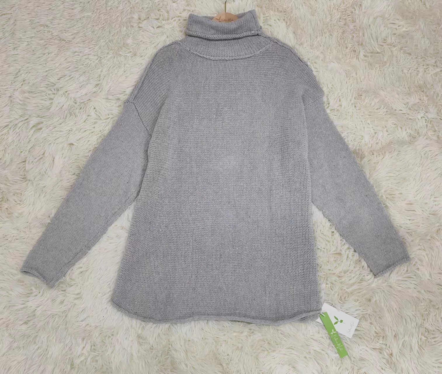 FallStil® - Grauer Pullover mit offener Naht und Übergröße