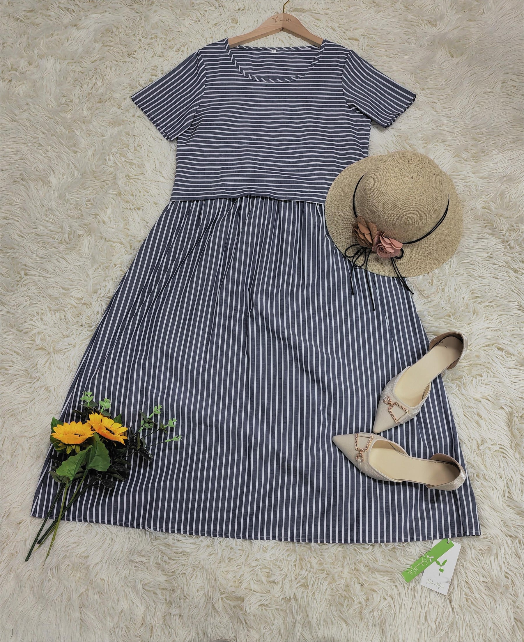 SpringStil® - Marineblau und weiß gestreiftes Midikleid mit kurzen Ärmeln