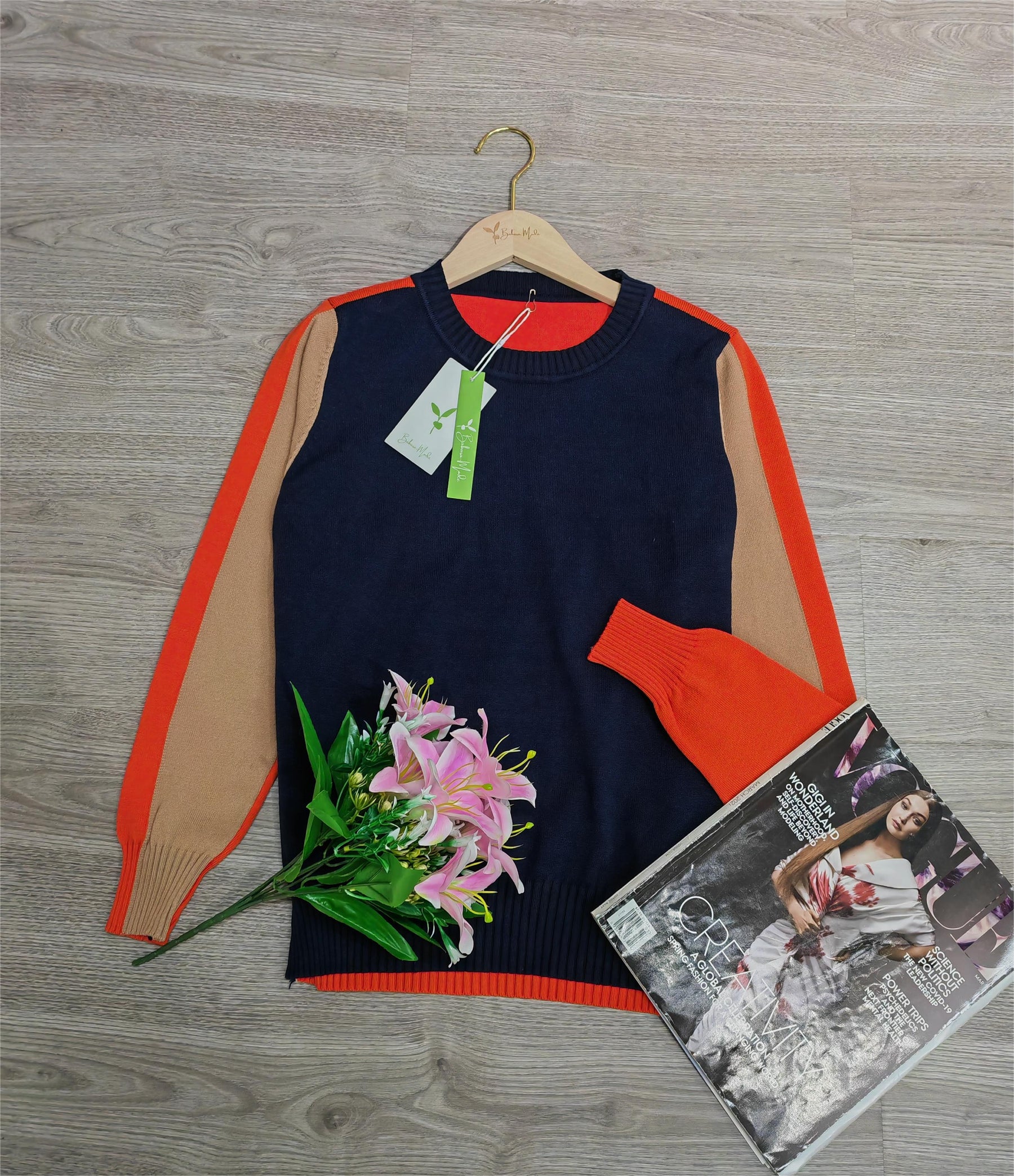 FallStil® - Marineblauer und orangefarbener Pullover mit Retro-Streifen