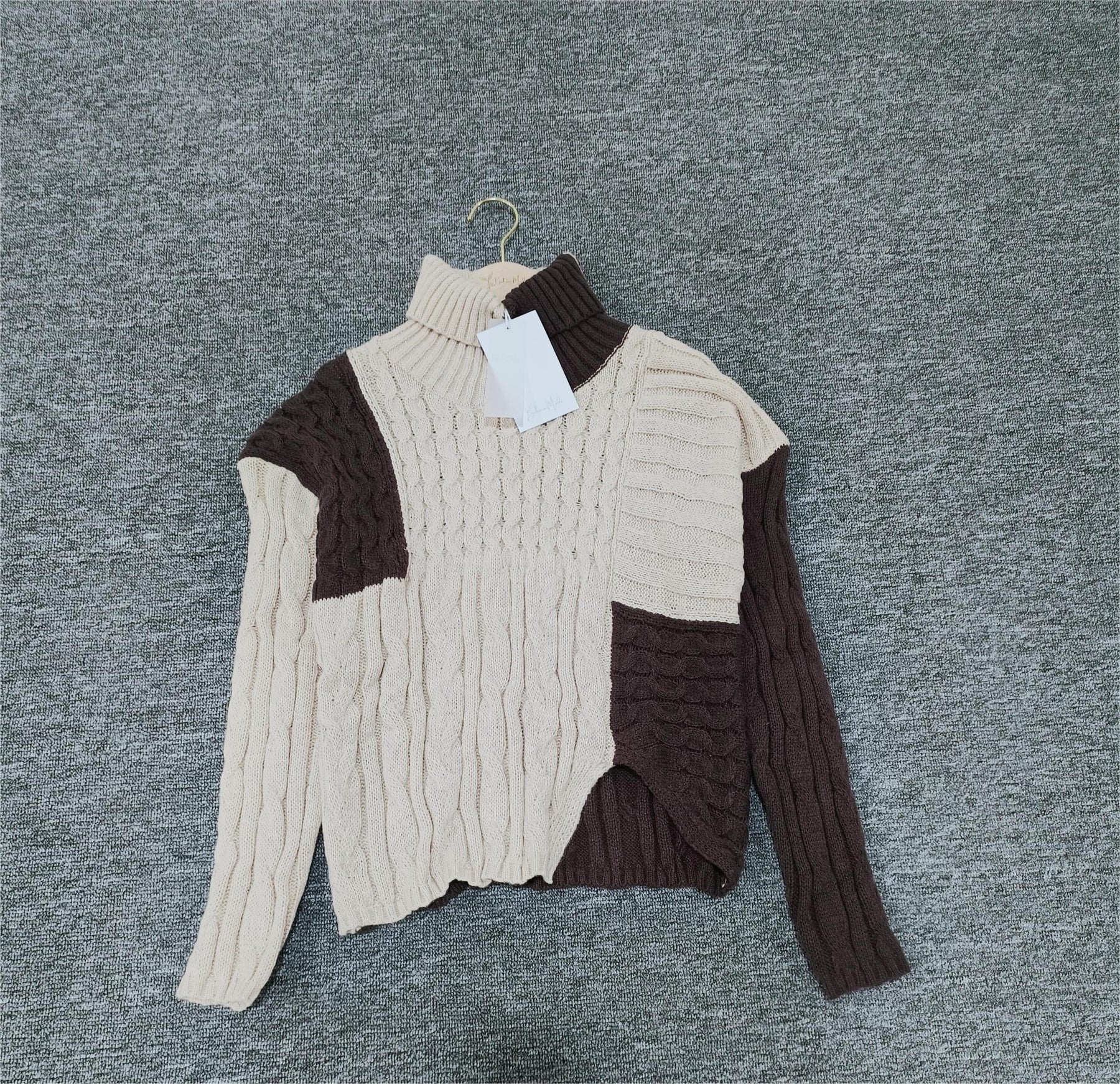 HerbstTrend® - Kaffeefarbener Pullover mit hohem Halsausschnitt