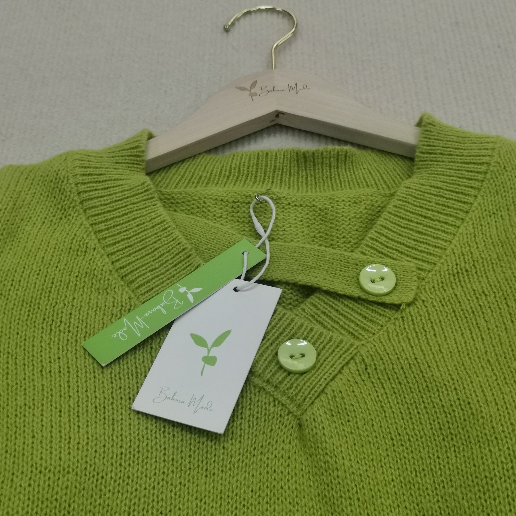 HerbstTrend® - Grüner einfarbiger Pullover mit V-Ausschnitt